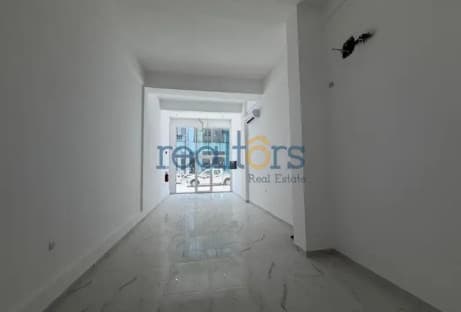 Fitted Shop Near Airport Rd | 1 Month Free
