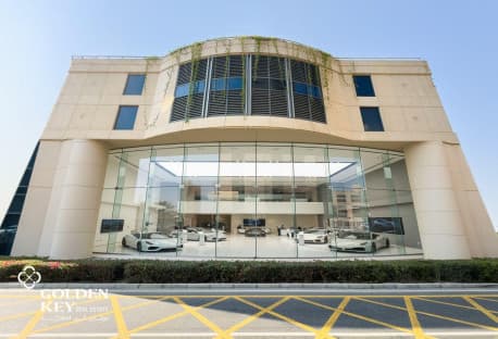 Luxurious Showroom | High-Visibility | Main Street