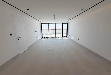 Luxury villa with a majlis for sale in Al Themaid