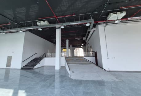 Spacious Showroom for Rent | Prime Location on C-R