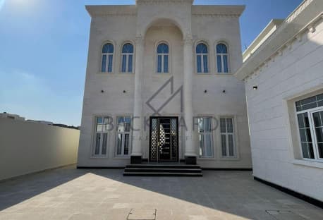 7BR Villa with Maid, Driver &amp; Outdoor Majlis