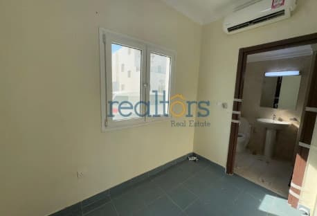 Luxury waterfront 4+Maid villa with private Garden