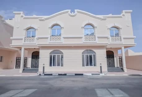 Brand new spacious villa inside compound @um salal