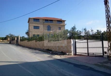 Luxury Villa for Sale in Aley – Prime Royal Neig