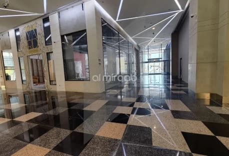 Prime High-Visibility Showroom – Premium Location