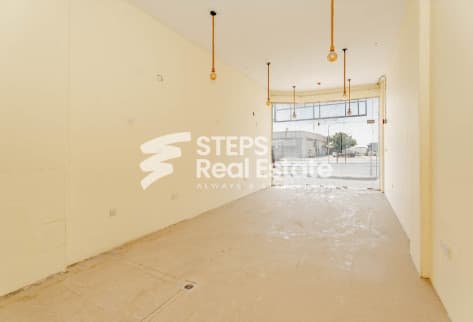 Great Visibility Fitted Shop in Umm Salal Mohammed