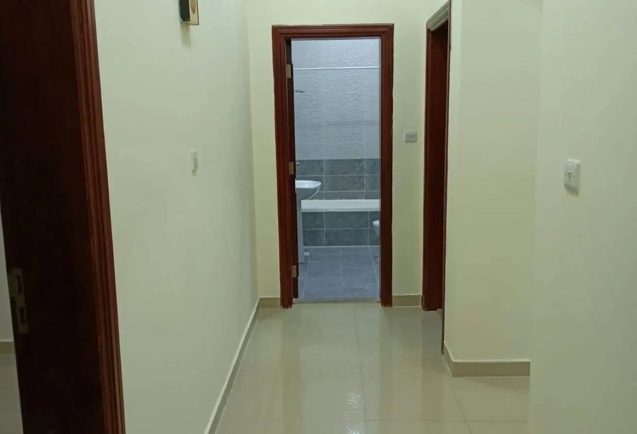 2 BHK UNFURNISHED FLAT ONLY AT 4800