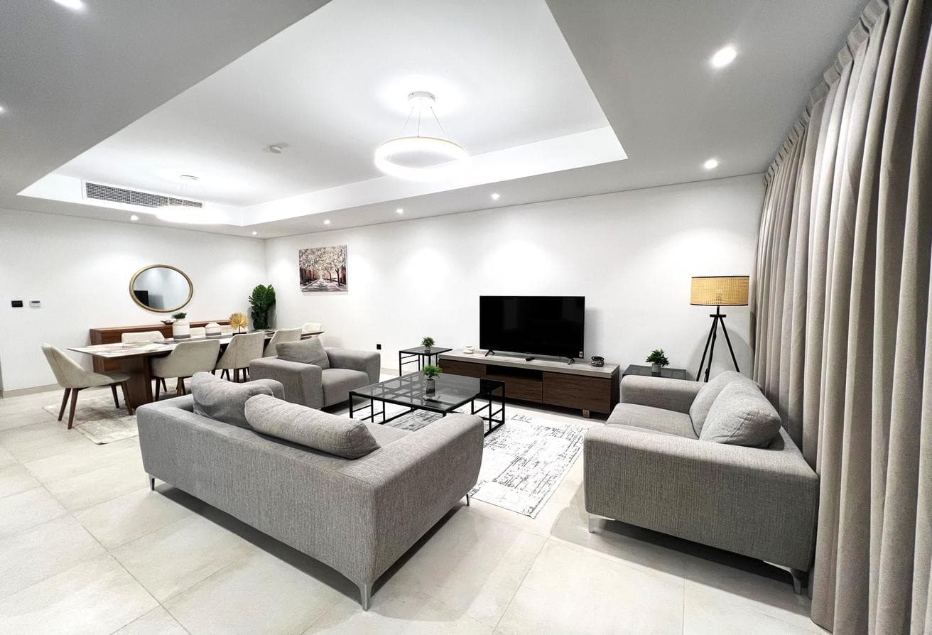 LUXURY 5BDR + MAID VILLA | BACKYARD| TOP AMENITIES