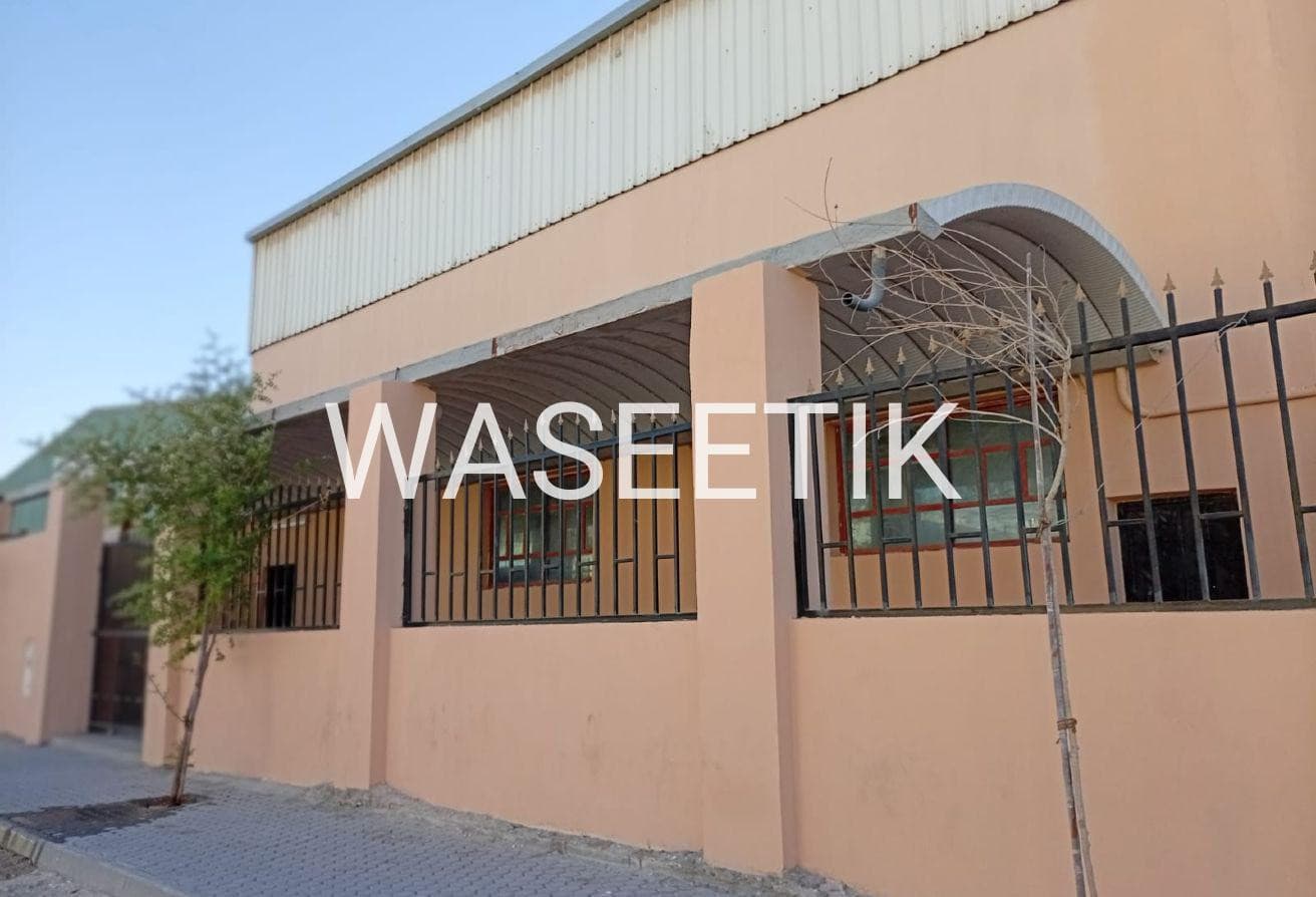 Spacious Garage for Sale in the Industrial Area