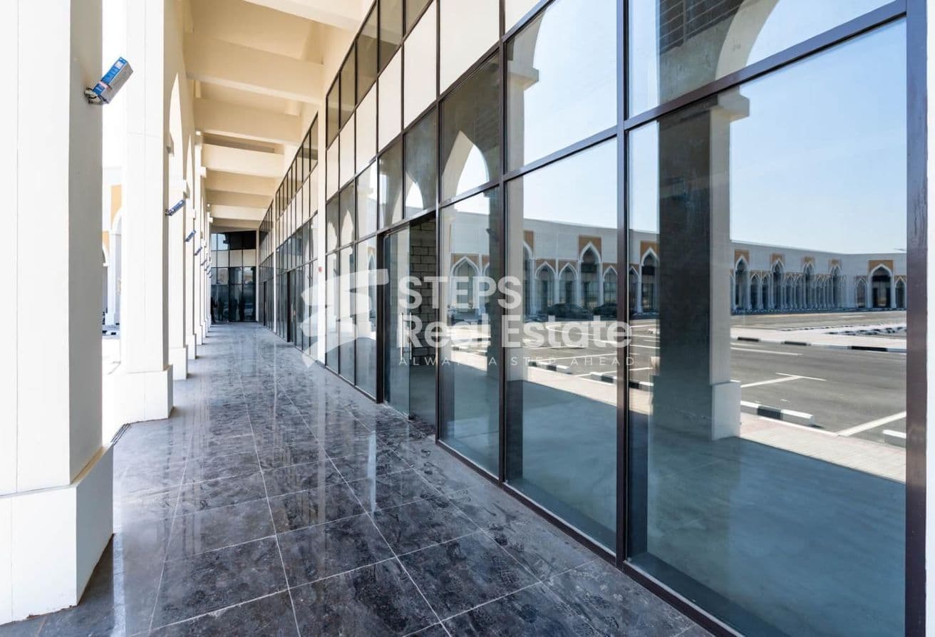 Open Space Showroom with Offices for Rent