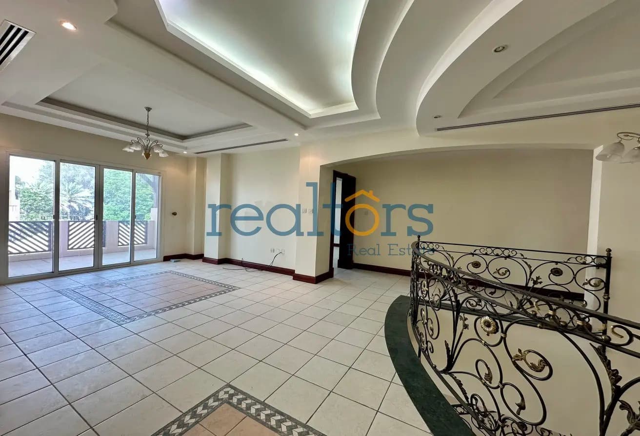 Huge 4 Bedroom Villa Westbay Lagoon