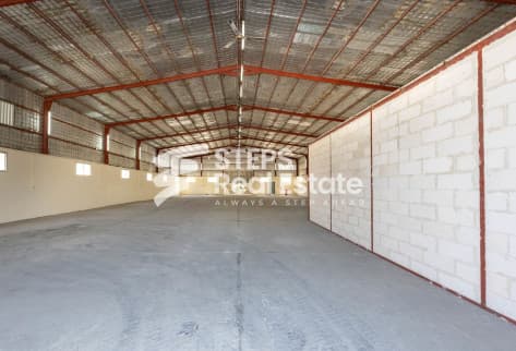 Spacious 800 sqm Warehouse with Open Yard, Offices