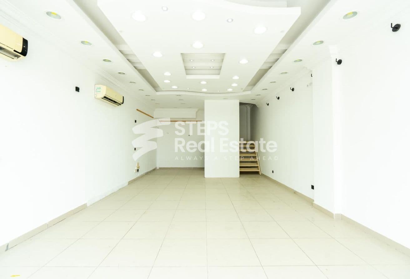 High-Visibility Commercial Shop in Muaither